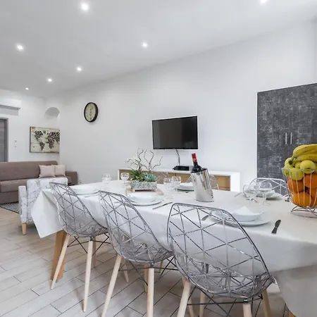 Grimaldi Apartment